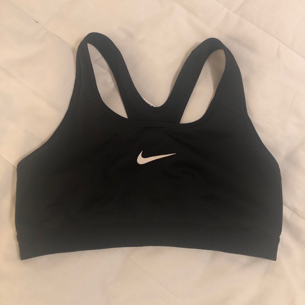 Black nike sports bra